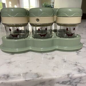 Baby Bullet 2oz Storage Containers Set of 6 with Storage Tray